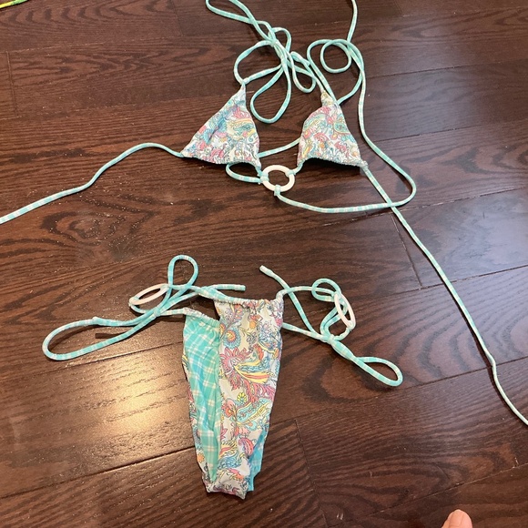 Bikini Set - Picture 1 of 4
